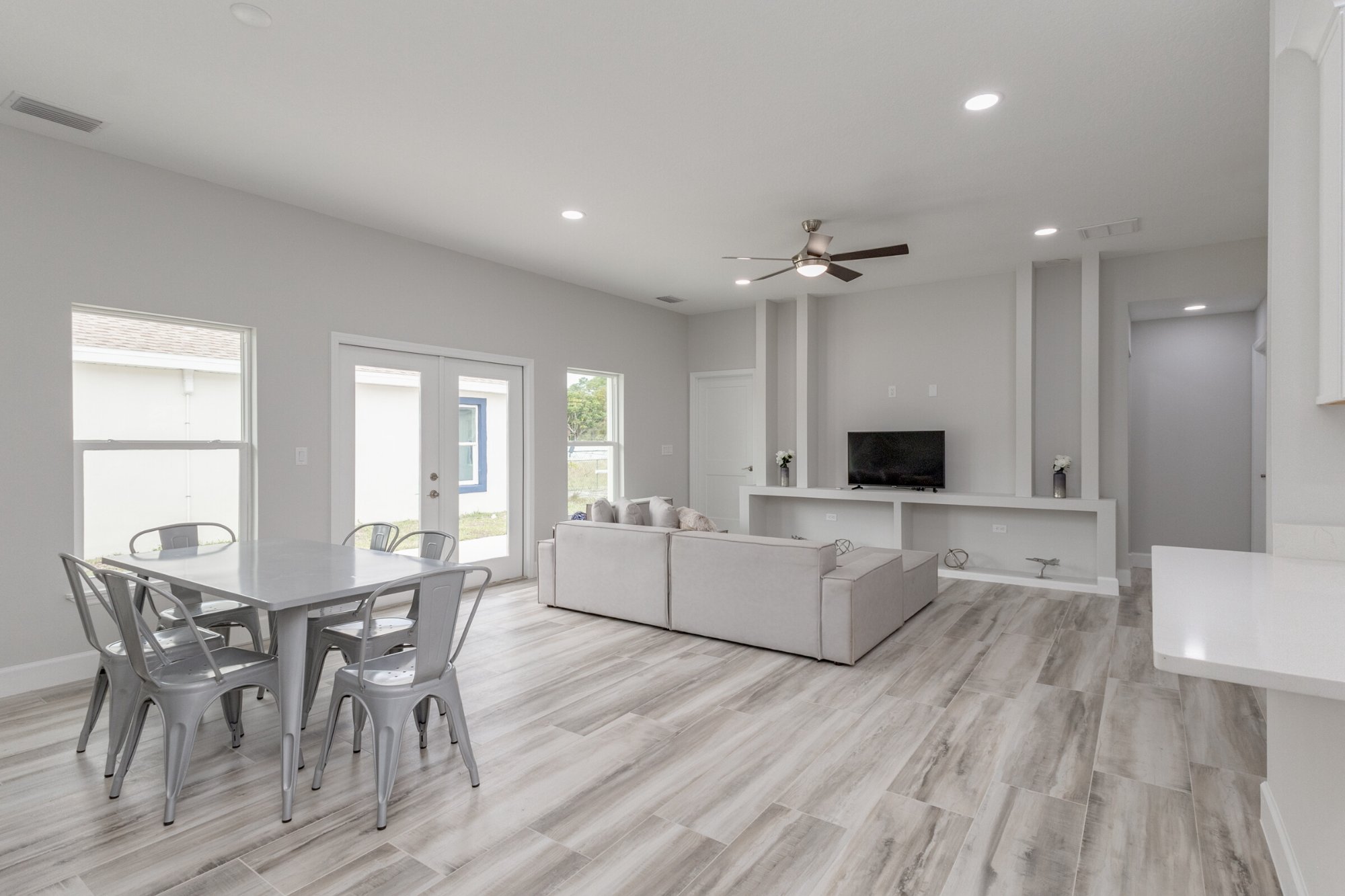 1380 Elmira - Interior 32